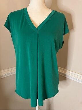 Green Envelope Women's Emerald Green V-Neck Cap Sleeve Top Size L
